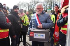 Côtes-d’Armor. Ils avaient gardé les clés des véhicules Enedis : une mallette remise au sénateur